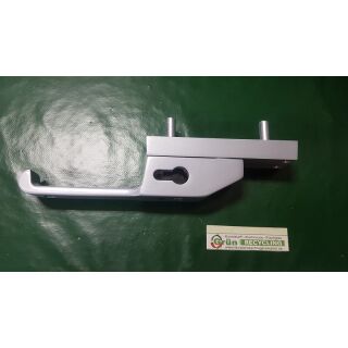 STRENGER WSS 825 Türtreibriegel Silberfarbig, PZ abschließbar, Rechts, Bolzen Ø 10 x 28mm , Lochabstand 132mm Hub= 25mm FachP3838