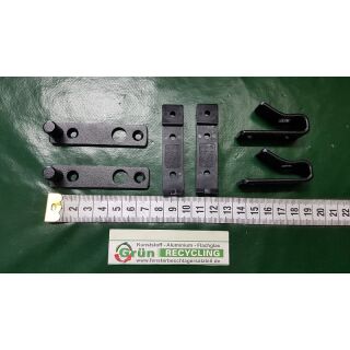 MACO Rustico Garnitur Verschlusshaken 2-flg. Drehpunkt Innen, mit Schließzapfenplatten und Unterlagen schwarz FachP3993