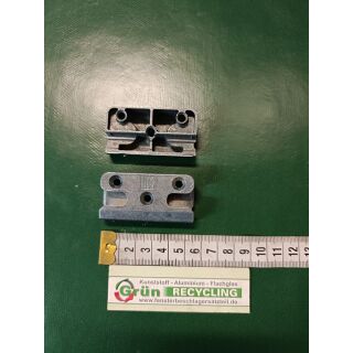 SIEGENIA Schließblech Schließteil 3360 2 46 30x56x9mm, 8mm Öffnung, Lochabstand 37mm SchrankP039/2
