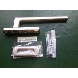 MACO HS Griffgarnitur 12 mit Abdeckblende PZ und Muschelgriff kurz 78 Nocken 10 Stift 52 Ttan eloxiert RaumX205