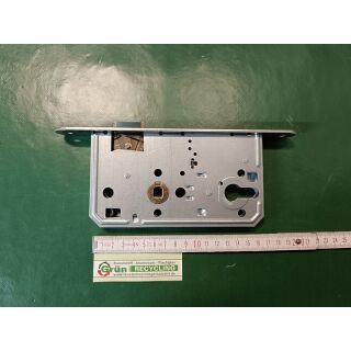 BEVER Einsteckschloss Objektschloss PZ/W Dorn 60mm, Entfernung 72mm, Stulp 20x235mm, 8mm Nuss, DIN rechts VKW2/35