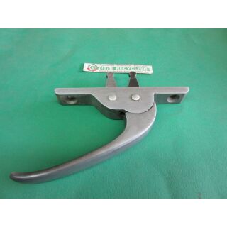 FENSTERGRIFF silber, länge zunge 33 mm,rosetten länge 132 mm,Lochabstand 104 mm Fach06R01/14
